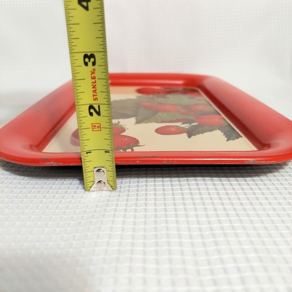 Vintage Metal Serving Tray Red Strawberries Green Leaves Country Farmhou… - Picture 6 of 8